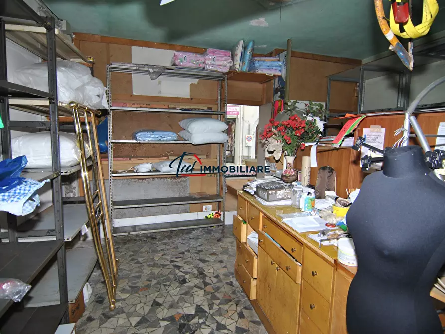 Immagine 6 di Locale commerciale in vendita  in Via del Pettine 5 a Livorno