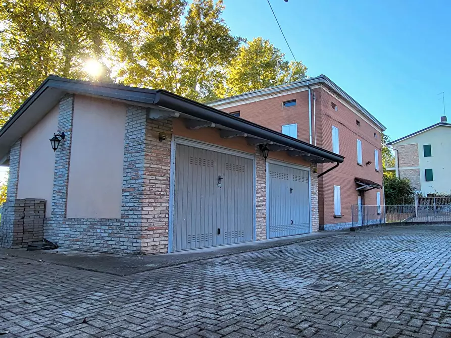 Immagine 4 di Villa in vendita  in Strada Cornazzano 3 a Sissa Trecasali