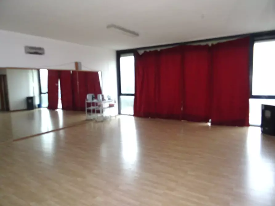 Immagine 3 di Attività artigianale in vendita  a Senigallia