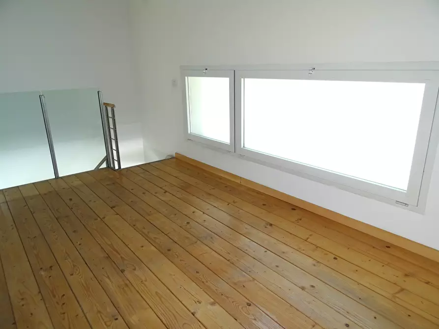 Immagine 12 di Ufficio in vendita  a Senigallia