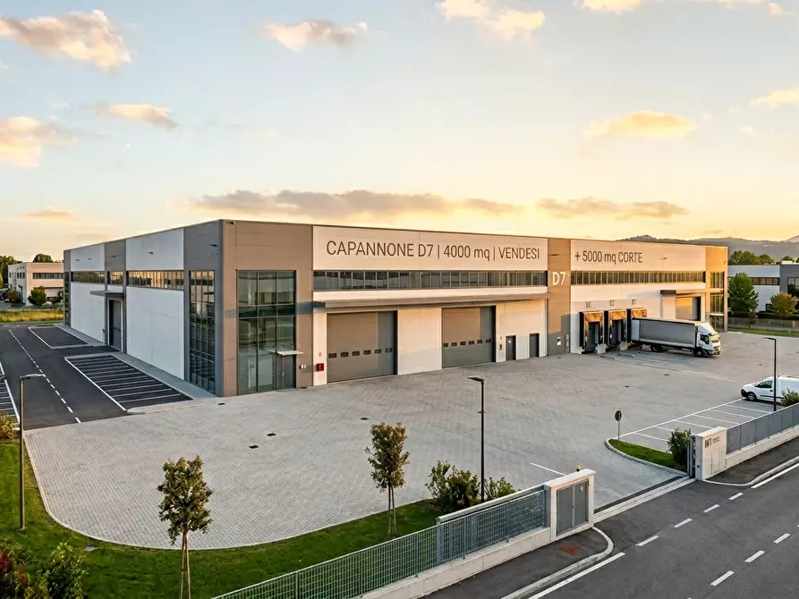 Immagine 1 di Attività artigianale in vendita  a Senigallia