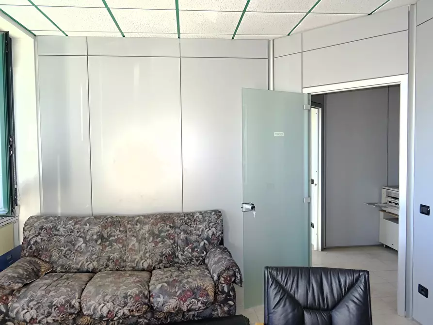 Immagine 13 di Ufficio in vendita  a Senigallia