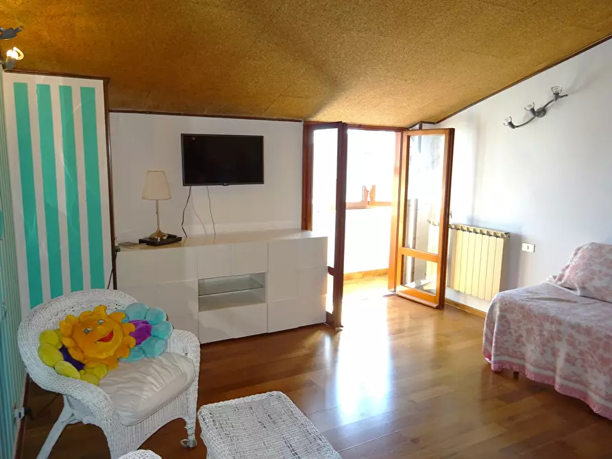 Immagine 2 di Quadrilocale in vendita  a Senigallia