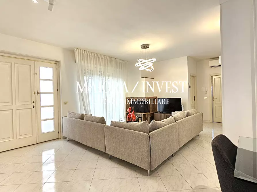 Immagine 3 di Villa in vendita  a Grottammare