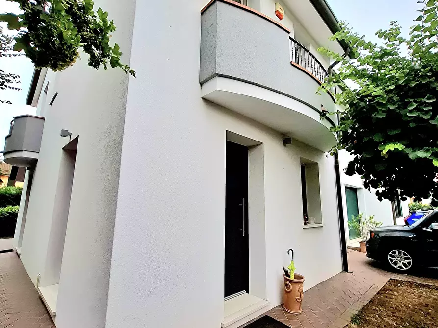 Immagine 2 di Casa bifamiliare in vendita  in Via E. Berlinguer 242 a Bosaro