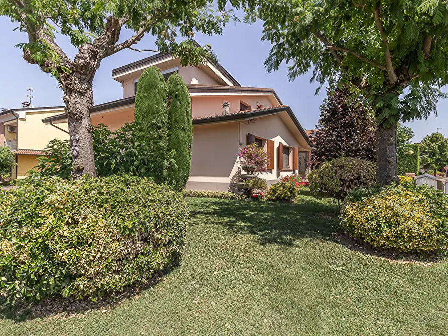 Immagine 1 di Villa in vendita  in Via Claudio Gallerani 2 a Terre Del Reno