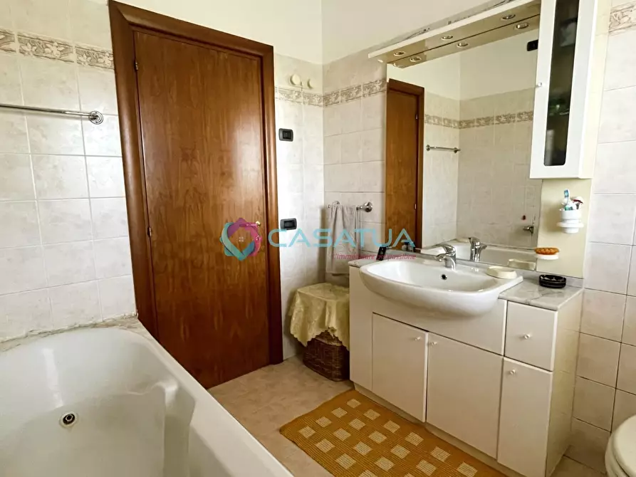 Immagine 28 di Villa in vendita  a Castellalto