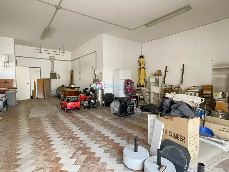 Immagine 4 di Locale commerciale in vendita  a Pineto