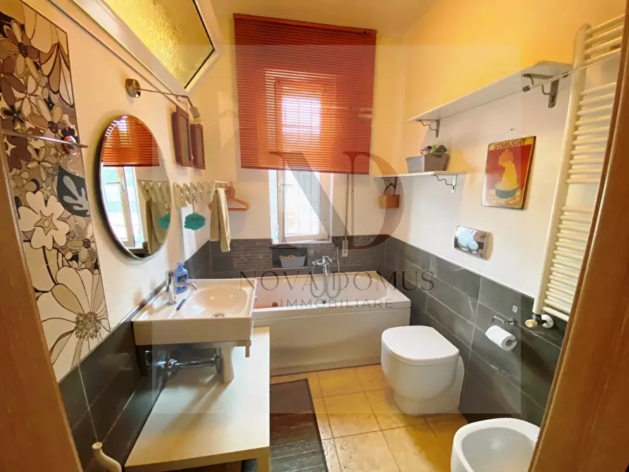 Immagine 12 di Quadrilocale in vendita  in Via Canale 30 a Castelnuovo Magra