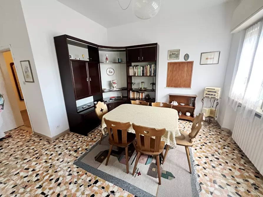 Immagine 3 di Casa trifamiliare in vendita  a Massa