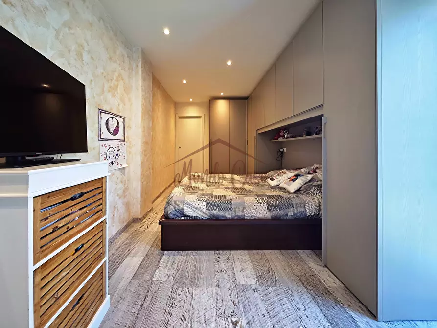 Immagine 1 di Pentalocale in vendita  in Via Socrate Benacci 29 a Sarzana