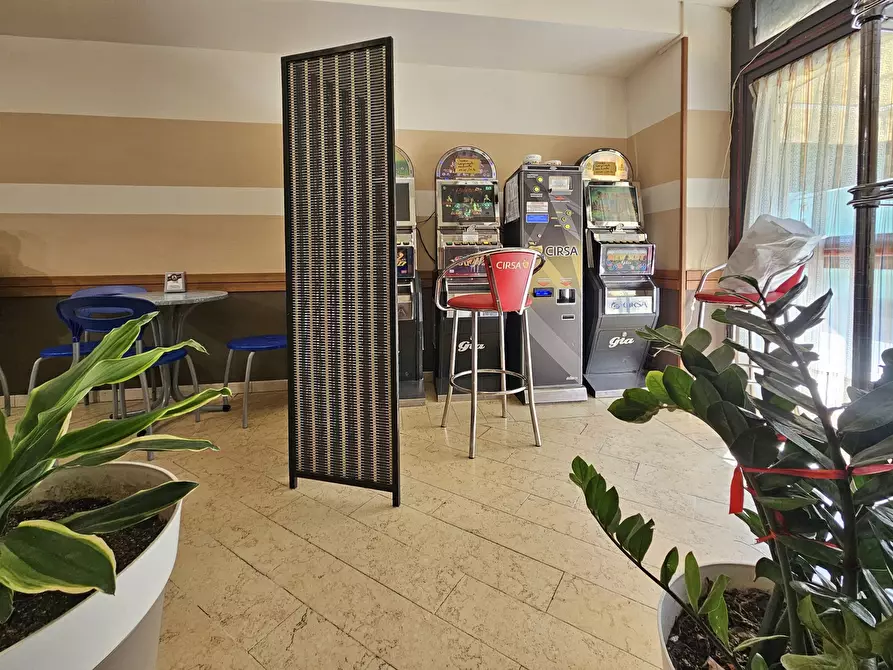 Immagine 3 di Bar / Ristorante in vendita  in Via Eugenio Montale 35 a Carrara