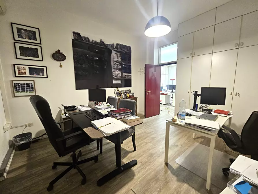 Immagine 5 di Pentalocale in vendita  a Sarzana