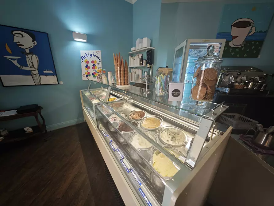 Immagine 25 di Locale commerciale in vendita  in Località Fiascherino 7 a Lerici