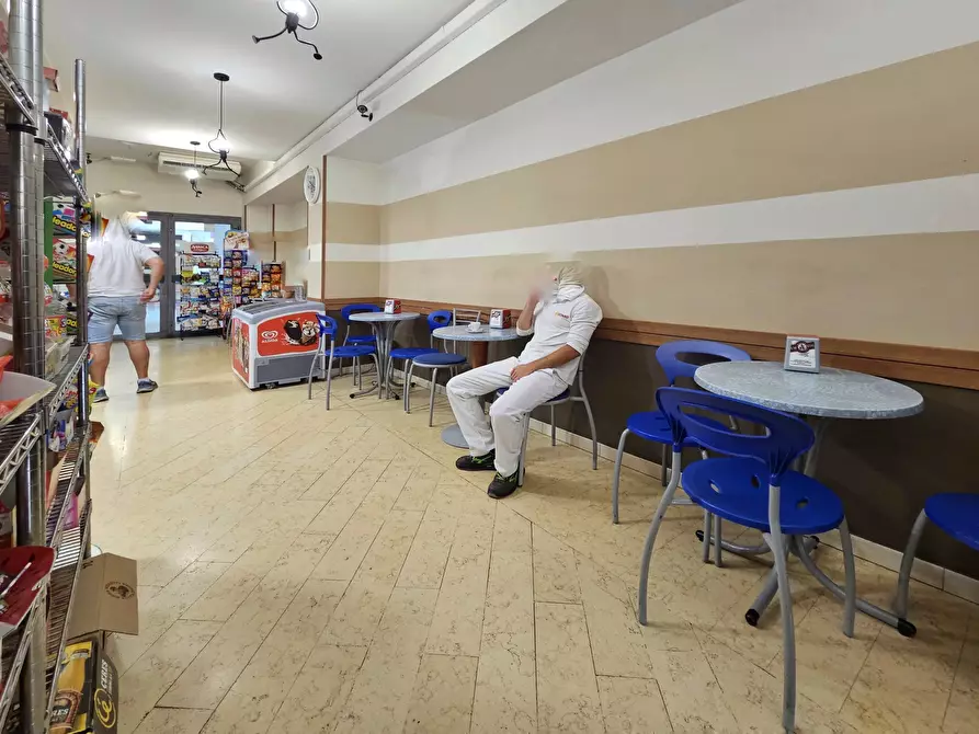 Immagine 12 di Bar / Ristorante in vendita  in Via Eugenio Montale 35 a Carrara