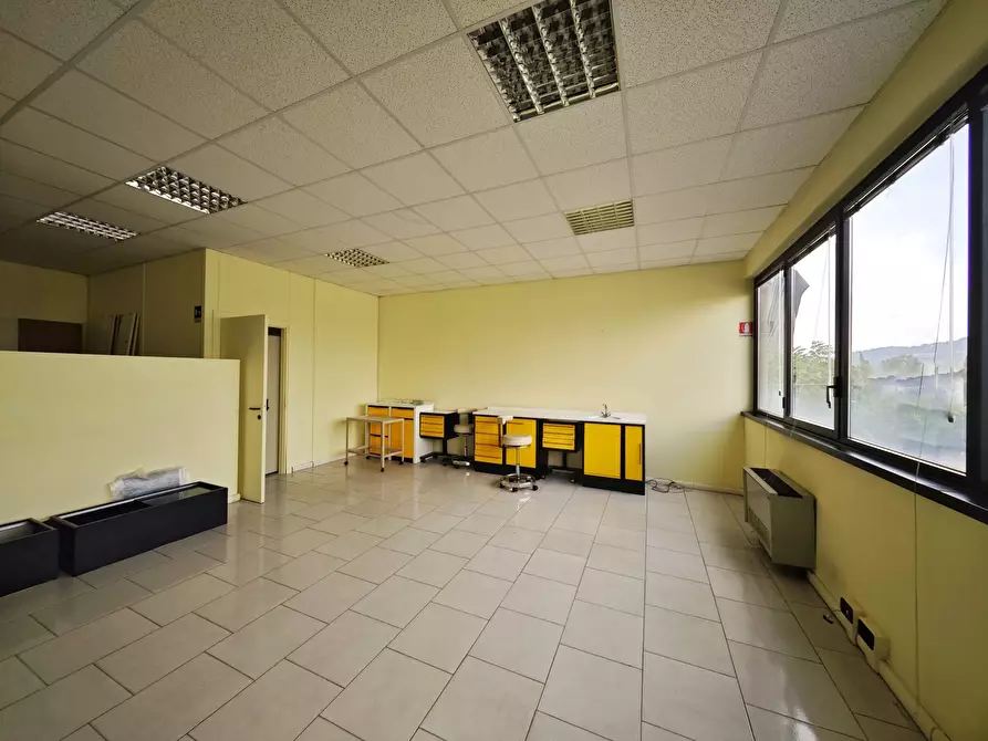 Immagine 12 di Ufficio in vendita  in Via Brigata Partigiana Ugo Muccini 92 a Sarzana