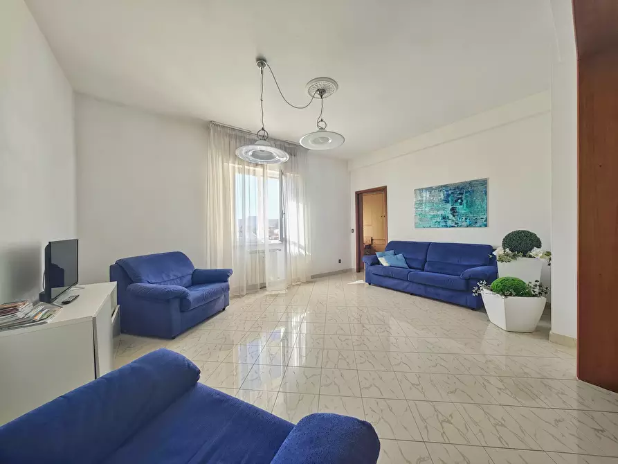 Immagine 8 di Quadrilocale in vendita  in Piazza Giacomo Matteotti 8 a Sarzana