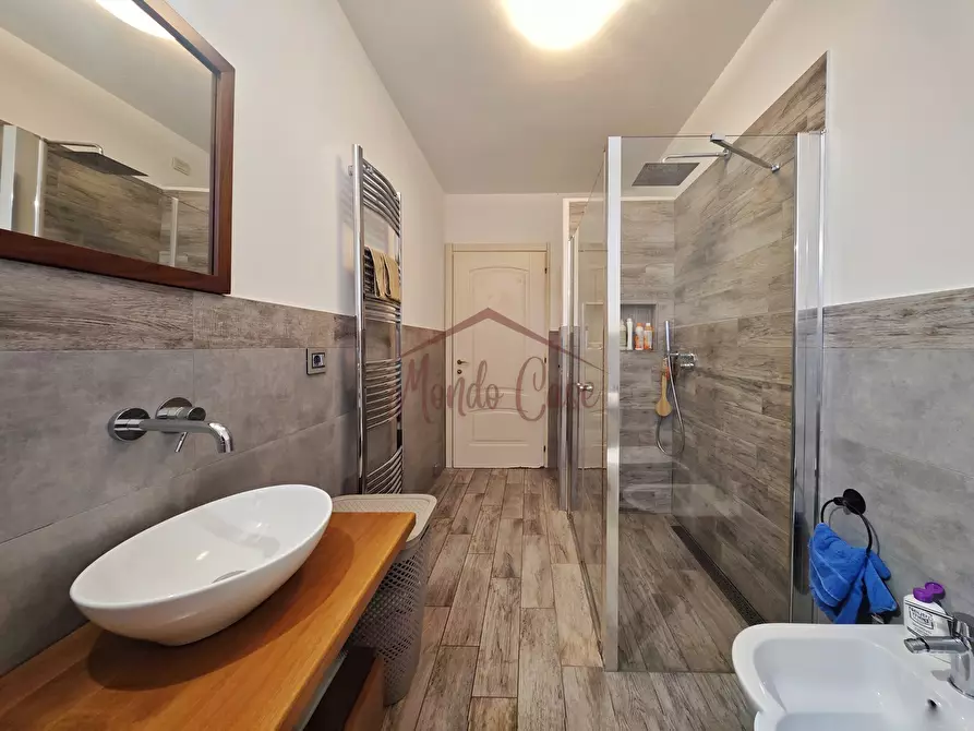 Immagine 58 di Pentalocale in vendita  in Via Socrate Benacci 29 a Sarzana