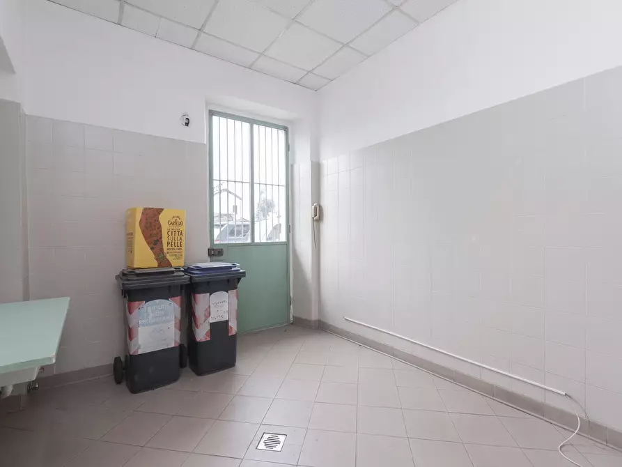 Immagine 15 di Ufficio in vendita  in Strada di Settimo 81 a Torino