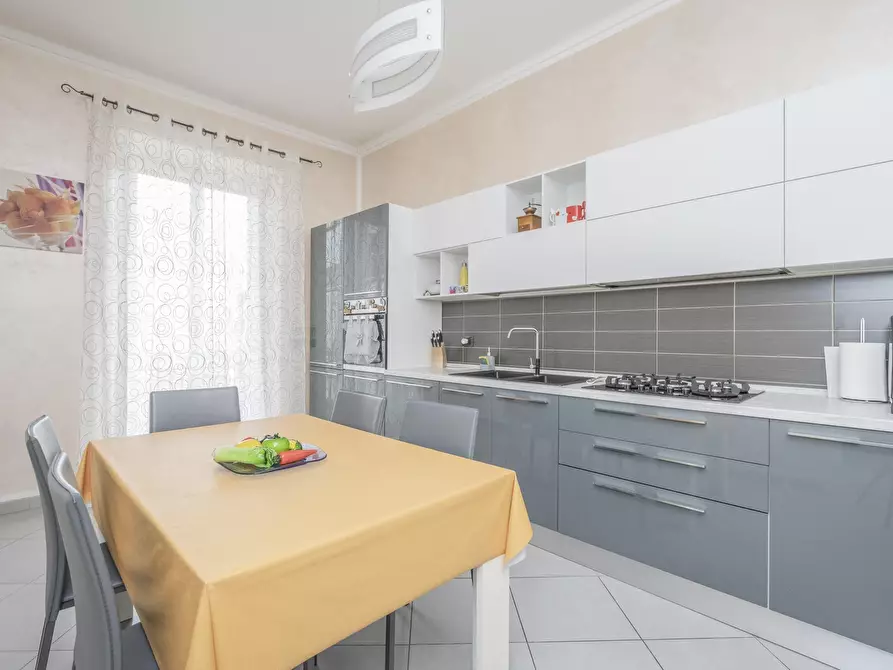 Immagine 12 di Trilocale in vendita  in Corso Novara 17 a Torino