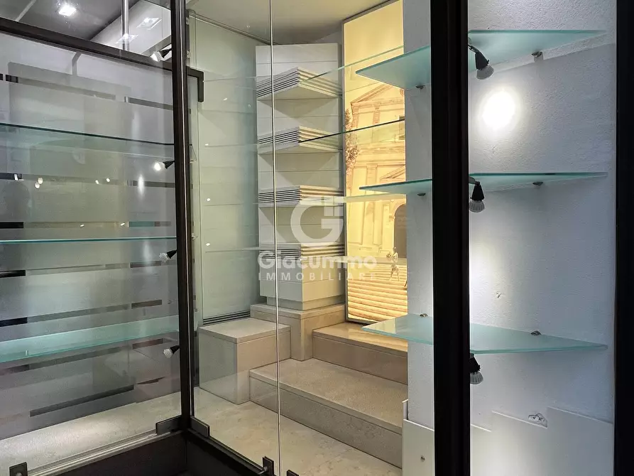 Immagine 30 di Locale commerciale in affitto  in Via Pretoria 80 a Potenza