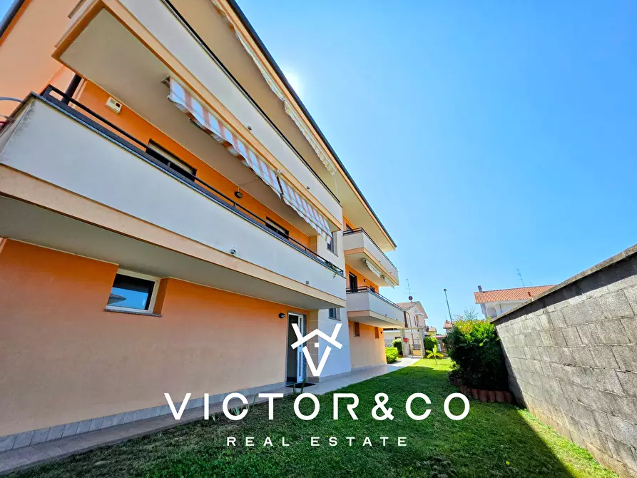 Immagine 34 di Quadrilocale in vendita  in Via Leopardi snc a Romentino