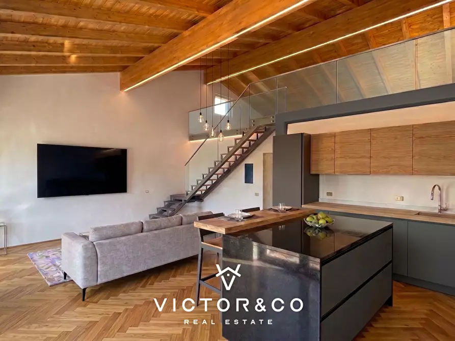 Immagine 1 di Villa in vendita  in Via Isonzo 6 a Oleggio
