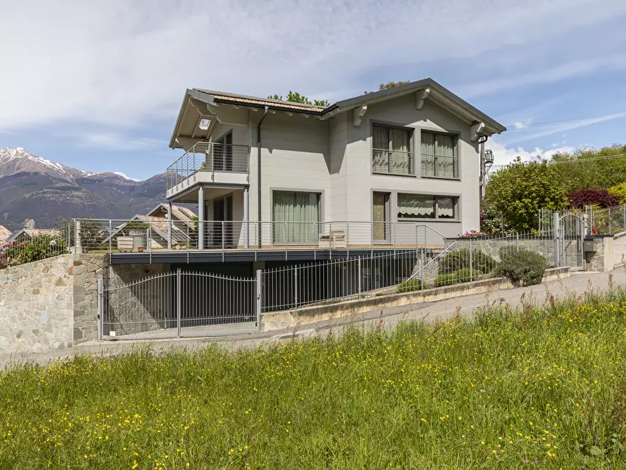 Immagine 18 di Villa in vendita  in Via Colombèe 11 a Colico