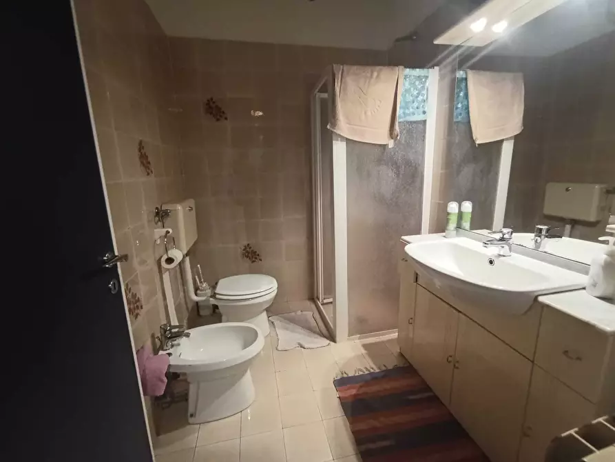 Immagine 10 di Bilocale in affitto  a Massa