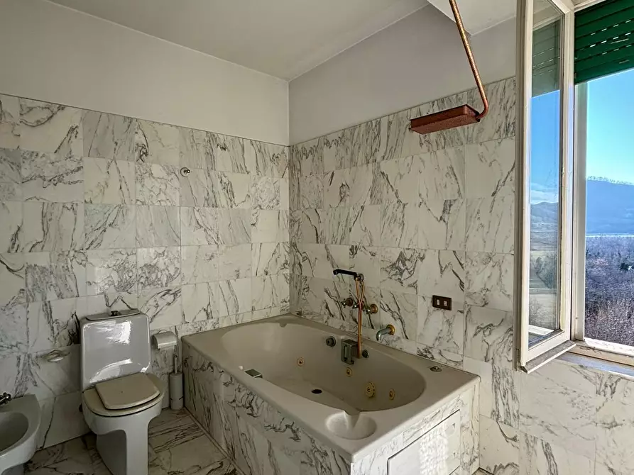 Immagine 61 di Casa trifamiliare in vendita  a Varano De' Melegari