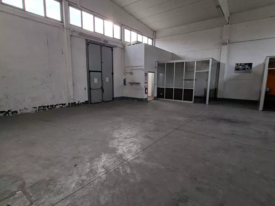 Immagine 5 di Capannone industriale in vendita  a Parma
