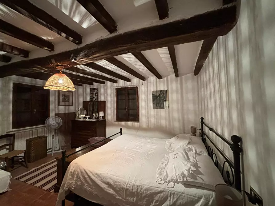 Immagine 21 di Porzione di casa in vendita  a Varano De' Melegari