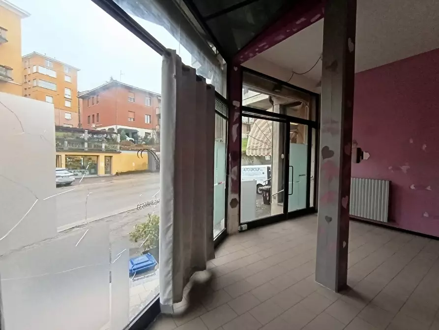 Immagine 10 di Locale commerciale in vendita  a Fornovo Di Taro