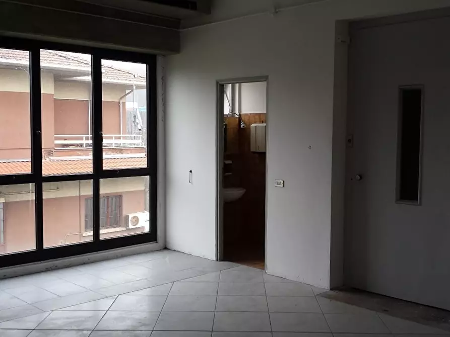 Immagine 18 di Attività artigianale in affitto  a Collecchio