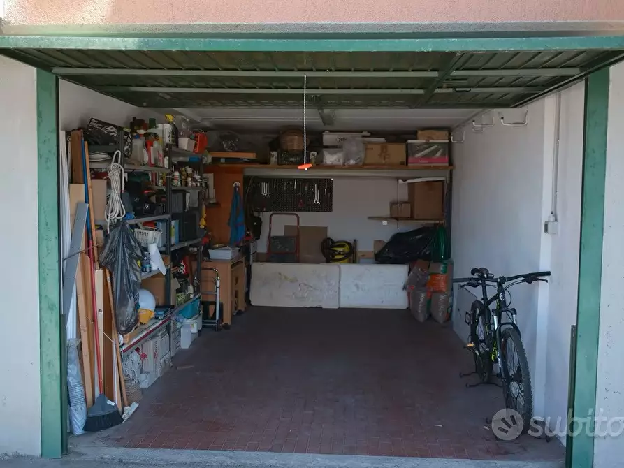 Immagine 1 di Garage in vendita  in Strada dell Argentiera a Monte Argentario