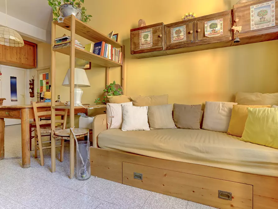 Immagine 3 di Appartamento in vendita  in Via del Forte Bravetta 186 a Roma