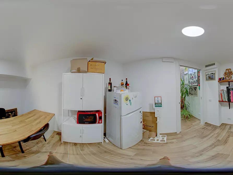 Immagine 17 di Locale commerciale in vendita  a Roma