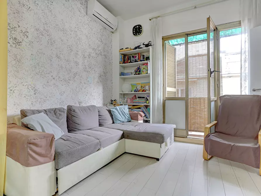 Immagine 3 di Bilocale in vendita  in VIA TUSCOLANA 1000 a Roma