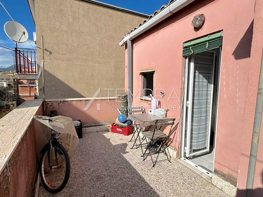 Immagine 12 di Casa indipendente in vendita  a Adrano