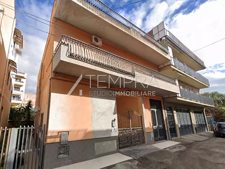 Immagine 2 di Casa indipendente in vendita  in Via dell'Amicizia 31 a Adrano