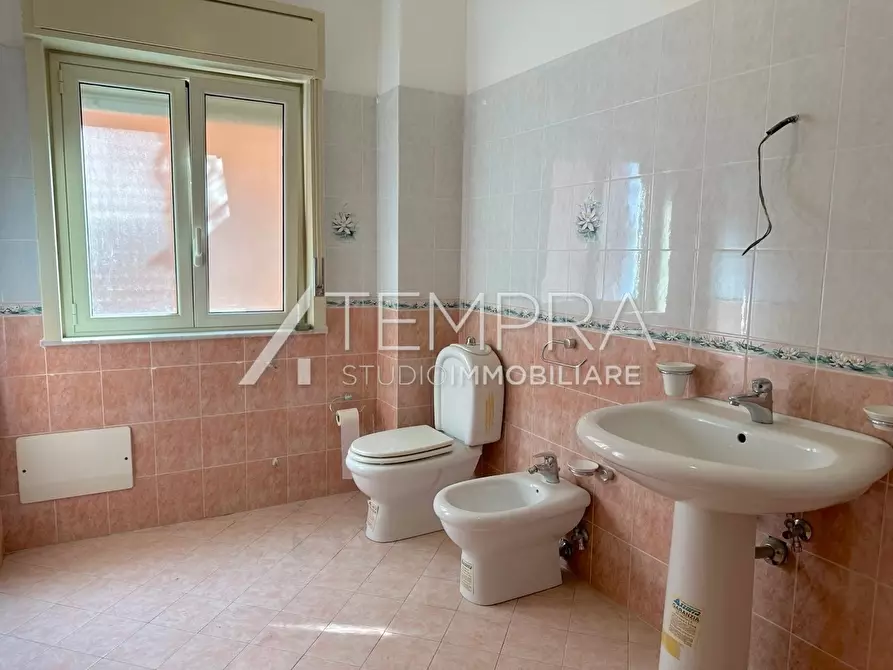 Immagine 14 di Casa indipendente in vendita  a Adrano