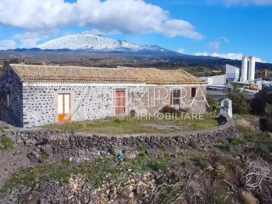 Immagine 1 di Rustico / casale in vendita  a Adrano