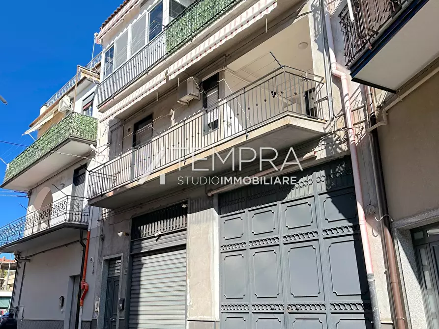 Immagine 1 di Appartamento in vendita  a Adrano