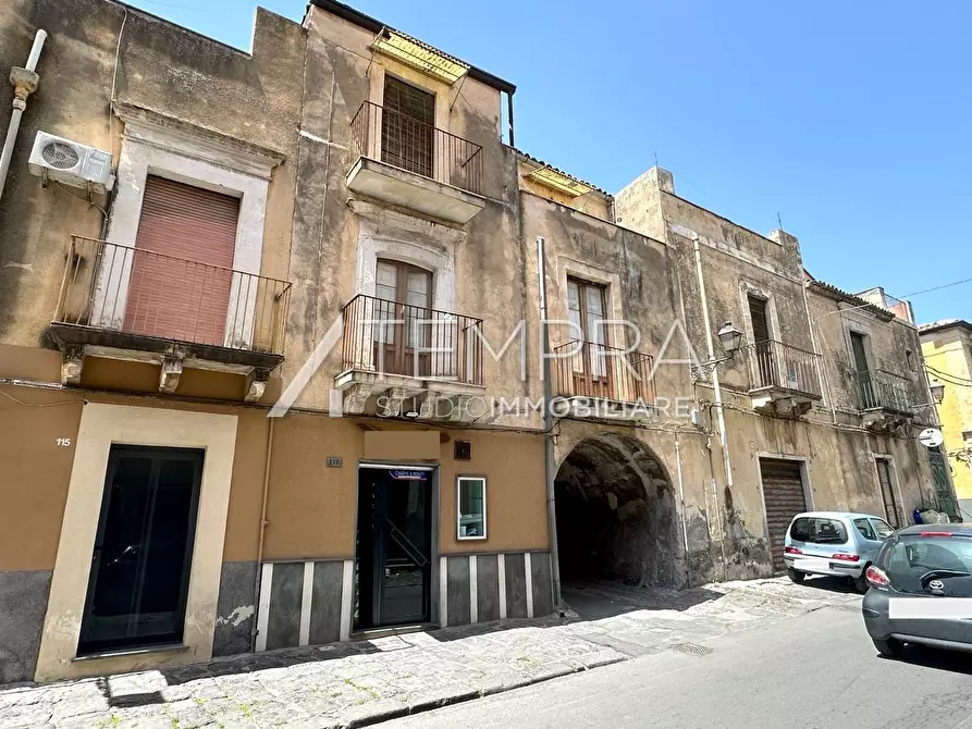 Immagine 23 di Casa indipendente in vendita  a Adrano