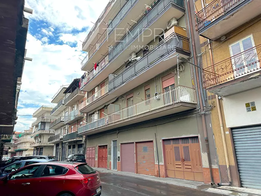 Immagine 1 di Appartamento in vendita  in Via Ninfa Talia a Adrano