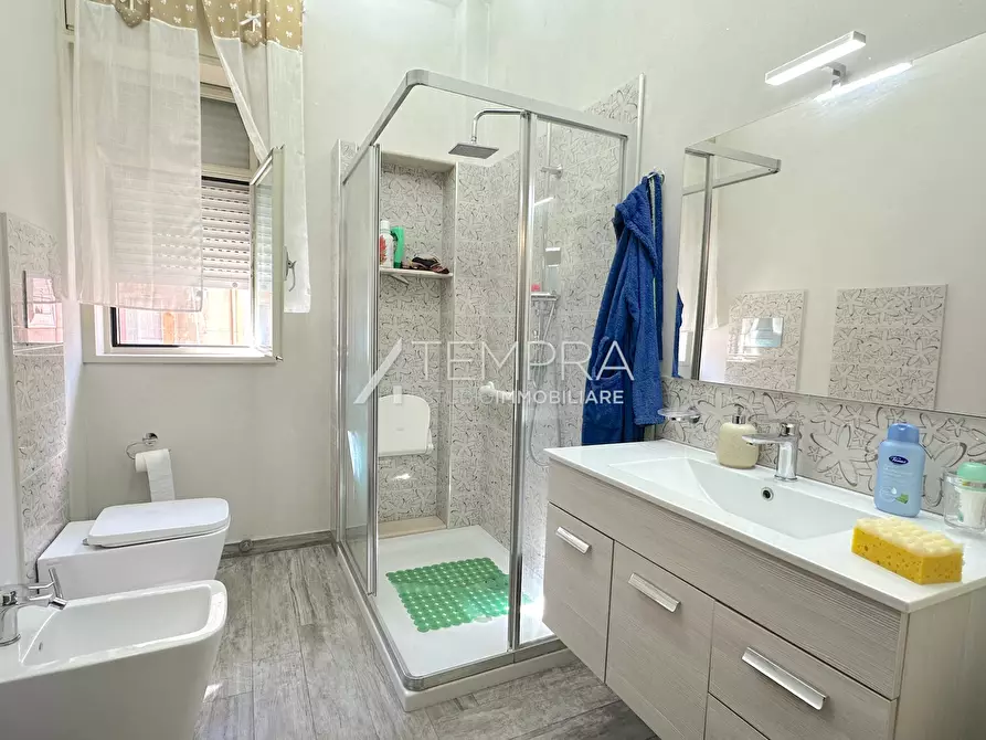 Immagine 8 di Appartamento in vendita  a Adrano