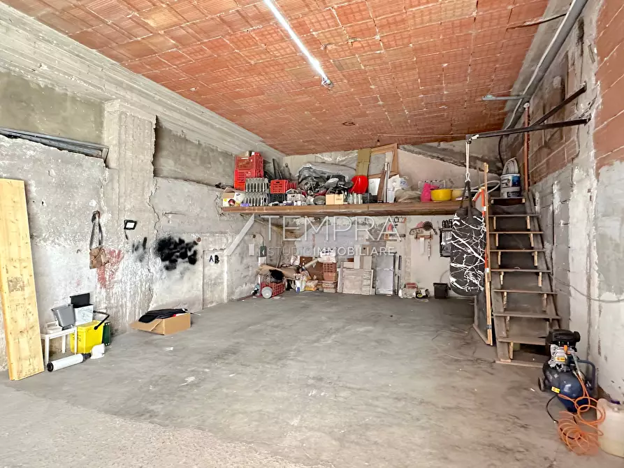 Immagine 26 di Casa indipendente in vendita  a Adrano