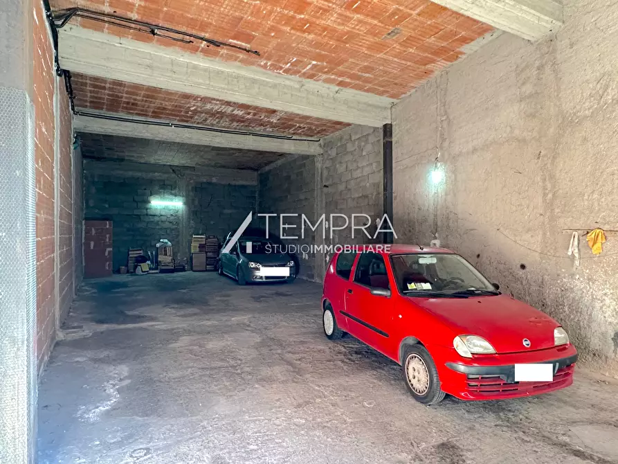 Immagine 22 di Appartamento in vendita  a Adrano