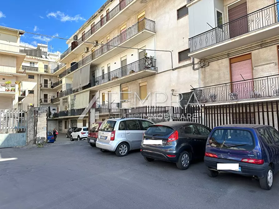Immagine 1 di Appartamento in vendita  in Via Catanzaro a Adrano