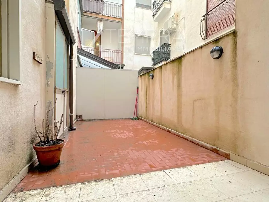 Immagine 8 di Appartamento in vendita  in Via Ninfa Talia a Adrano